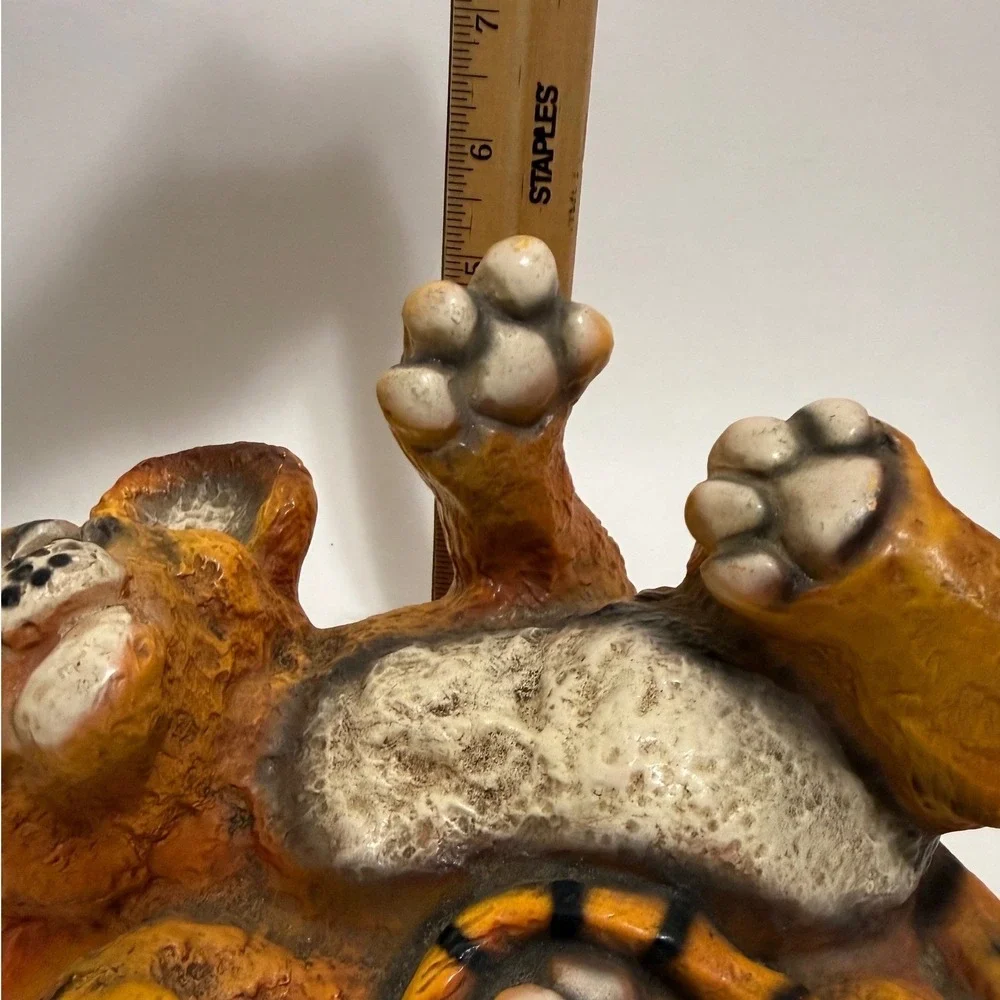 Vintage Large Resin Tiger Figurine – Retro Jungle Cat Décor -‎ not a toy